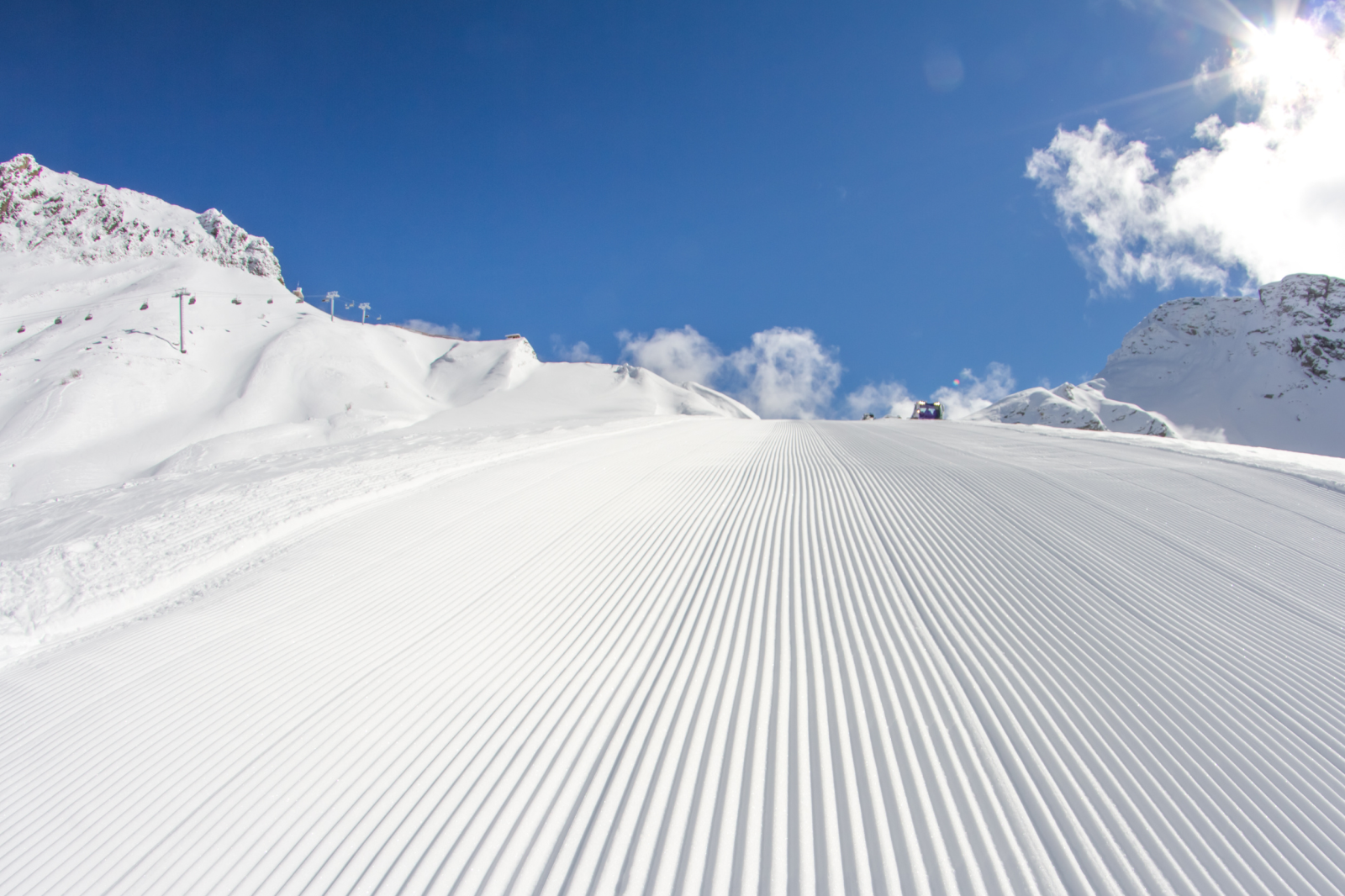 10 top tips to avoid crowds during busy periods on the slopes!