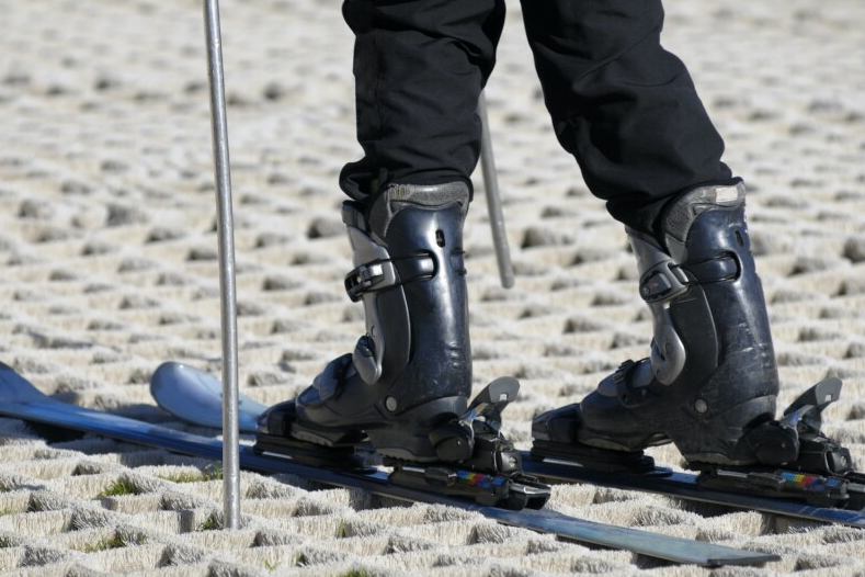 Dry Ski Slopes: A Guide to Dry Slope Skiing and Snowboarding Spots in the UK and Europe