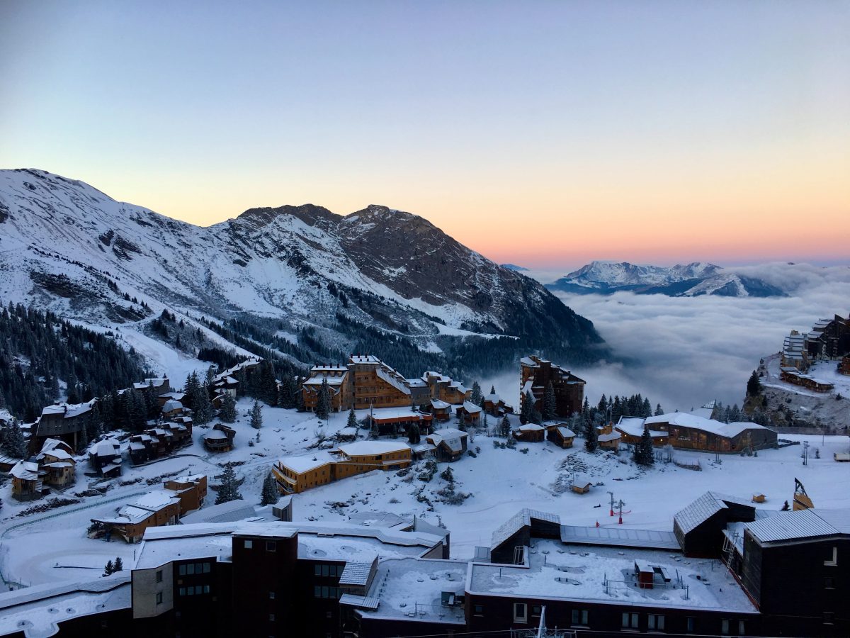 The Best Ski Resorts For Beginner Snowboarders in France - Maison Sport ...