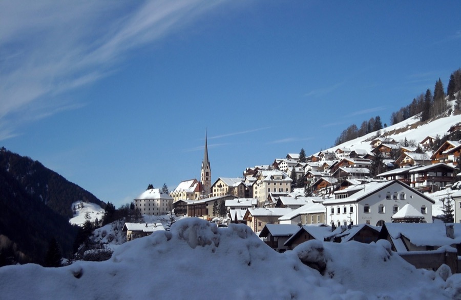 A Guide to Skiing in Santa Cristina (Val Gardena)